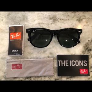 Ray-Ban sunglasses brand new. Unisex